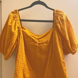 Crop top with puff sleeves.